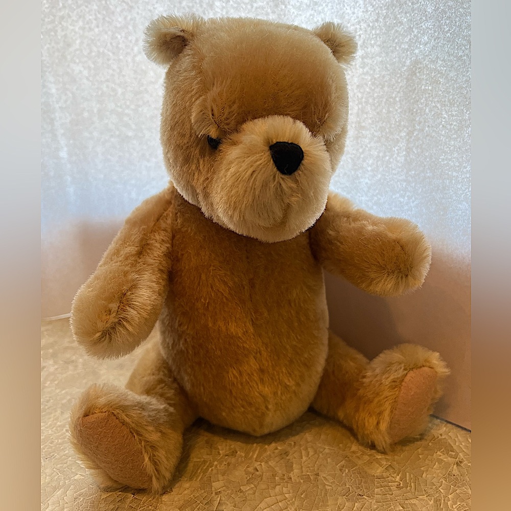 Gund Classic Winnie the Pooh 12" jointed poseable bear